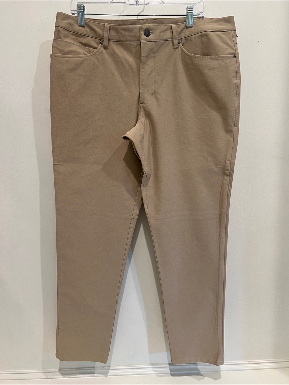lululemon athletica Men's Khaki Stretch Chinos - Light Tan